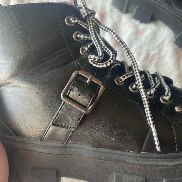 Black Platform Boots - Picture 5 of 5